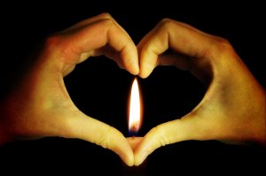 candle_lit_heart_by_prometheus_nike-d4it3wo